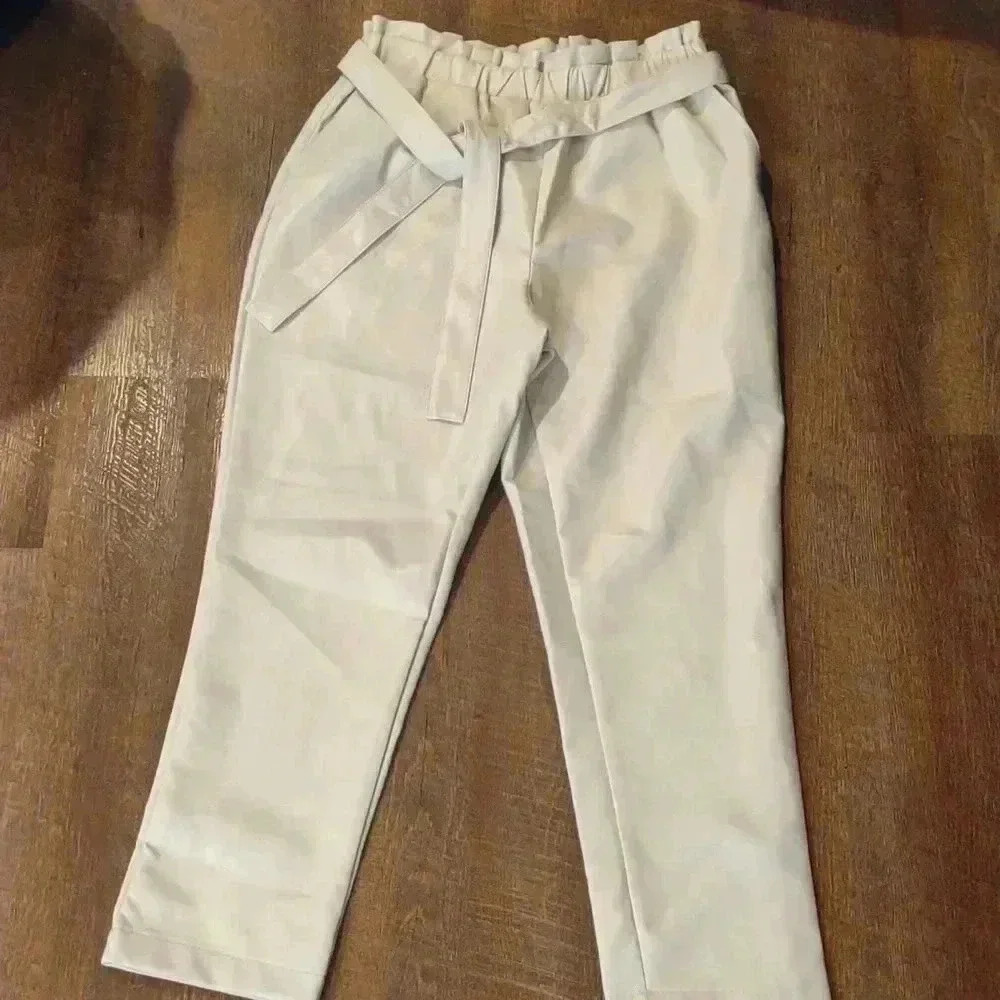 Bagatelle cream faux leather women's medium pants with attached belt‎